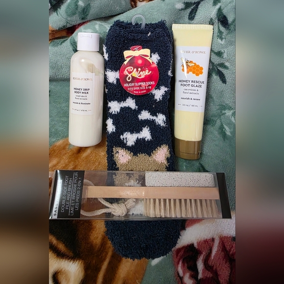 Other - Foot Care Gift Set with Socks, Foot Care, File And Lotion